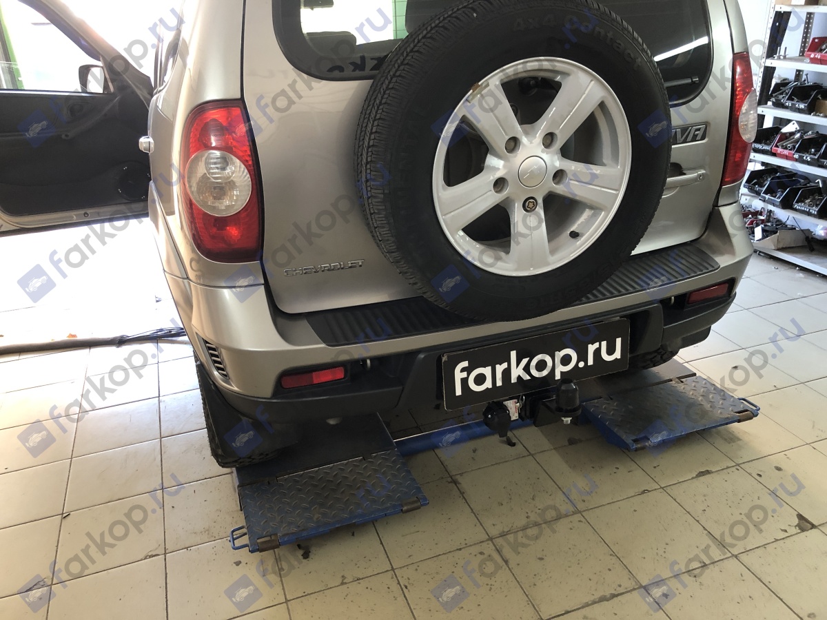 Фаркоп Уникар для Chevrolet Niva 2002-2020 01030E в 